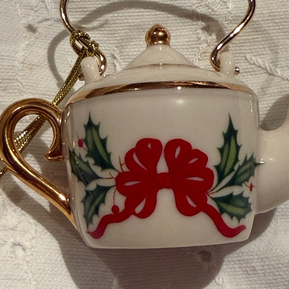 Lenox Teapot Christmas Ornament Holly Berry w/ Red Bow - Picture 11 of 16